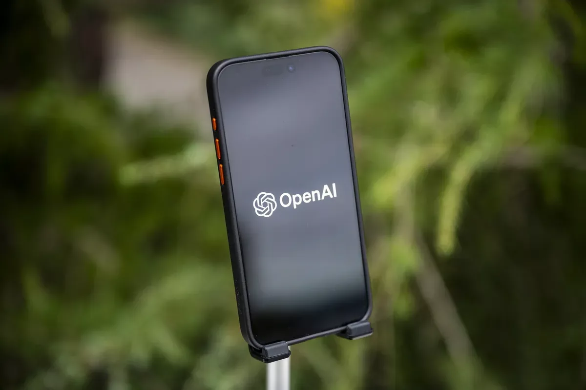 OpenAI: 推出1-800电话服务, 用户可通过电话使用ChatGPT