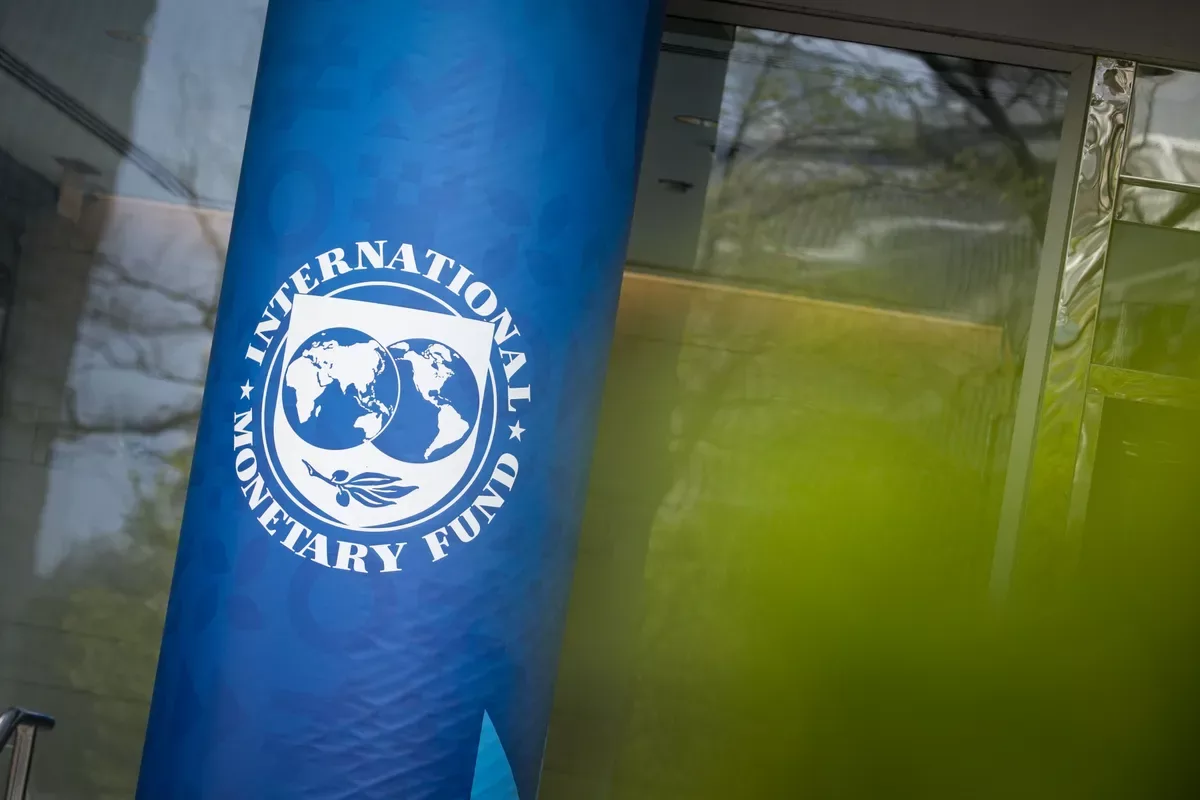 IMF：上调全球经济增长预测，因美国需求强劲